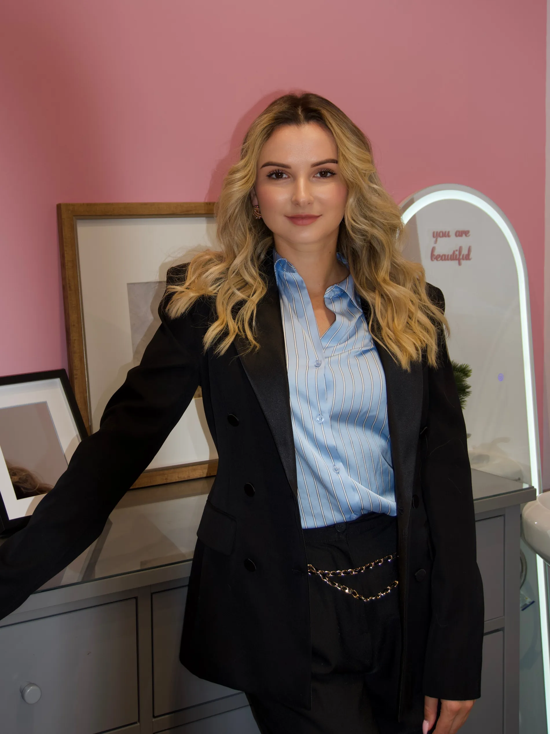 Halyna Sodolynska en su estudio de Hollywood